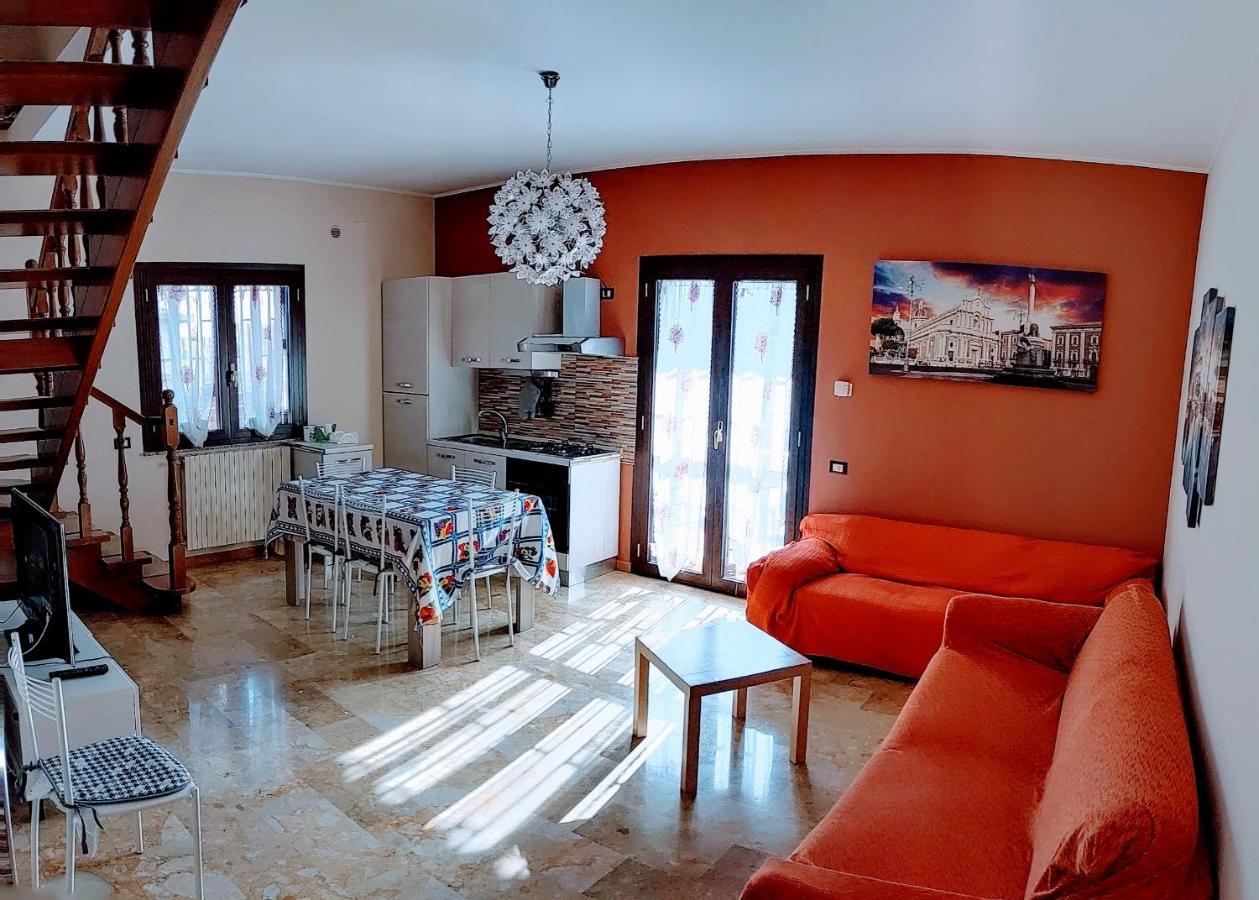 Casa Vacanze Volpe Dell'Etna Nicolosi Bagian luar foto