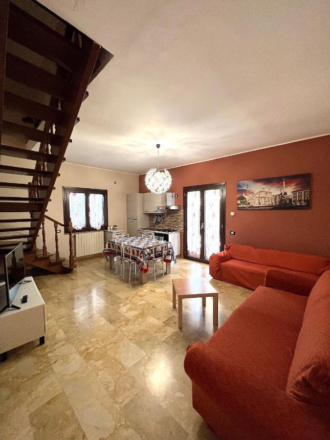Casa Vacanze Volpe Dell'Etna Nicolosi Bagian luar foto