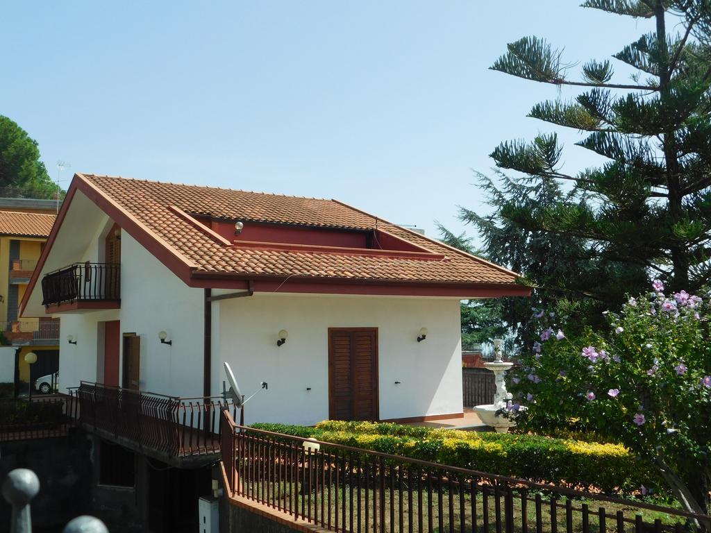 Casa Vacanze Volpe Dell'Etna Nicolosi Bagian luar foto