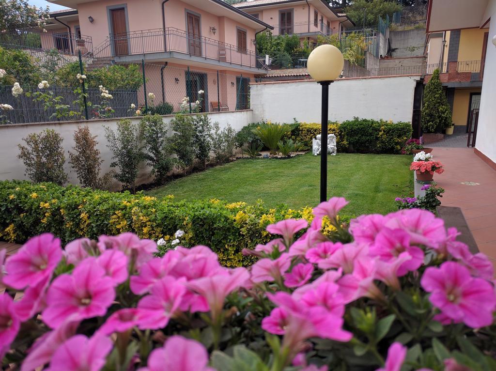 Casa Vacanze Volpe Dell'Etna Nicolosi Bagian luar foto